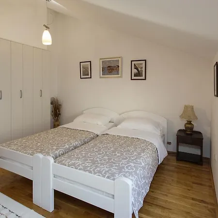 Gostinjska kuća Rota 4*
